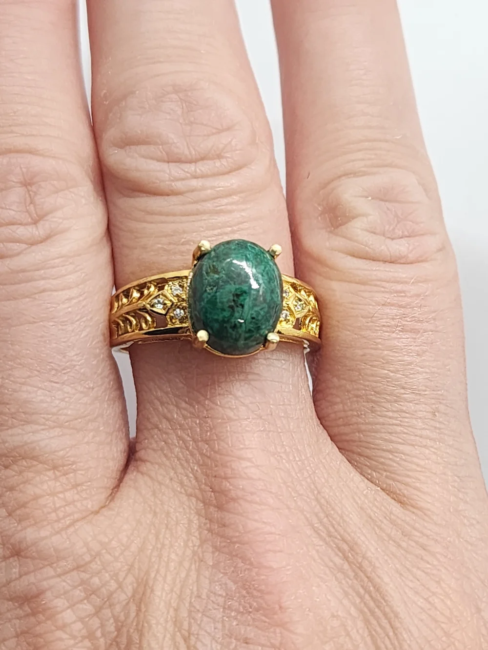 Karis Brand Goldtone Ornate Filigree Ring Oval Green Cabochon Stone Size 9